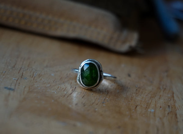 Pebble Stone Stacker Chrome Diopside Size 6.5