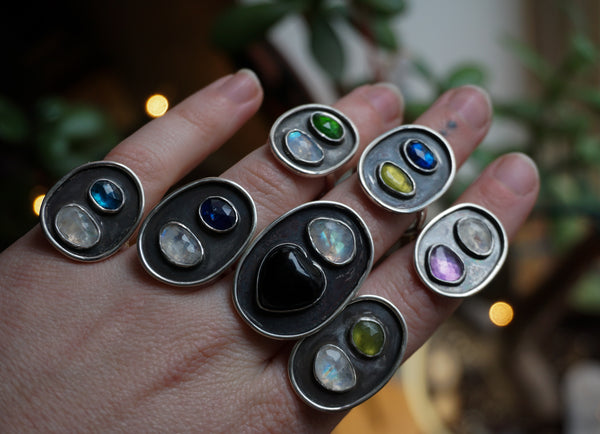 Trail Shield Talisman Ring| Amethyst + Moonstone|Size 6