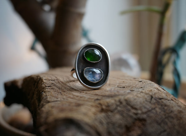 Trail Shield Talisman Ring| Chrome Diopside + Moonstone|Size 6