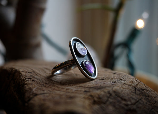 Trail Shield Talisman Ring| Amethyst + Moonstone|Size 6