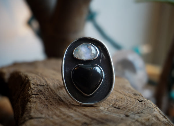 Trail Shield Talisman Ring| Onyx + Moonstone|Size 7.5