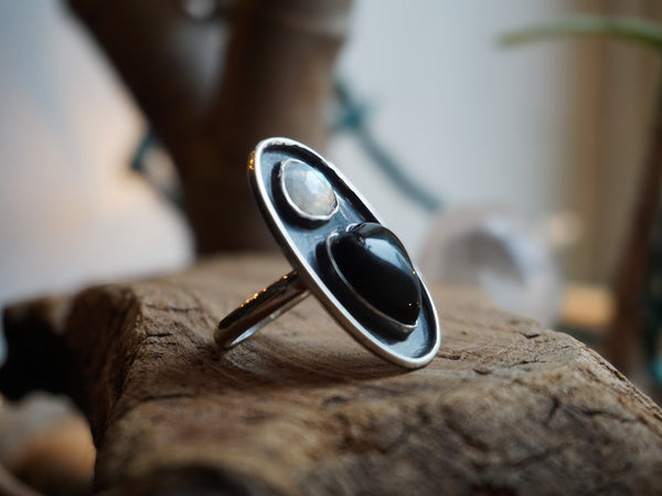 Trail Shield Talisman Ring| Onyx + Moonstone|Size 7.5