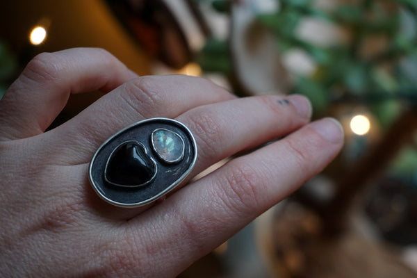 Trail Shield Talisman Ring| Onyx + Moonstone|Size 7.5