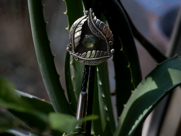 Feather Nest Labradorite Bolo Tie
