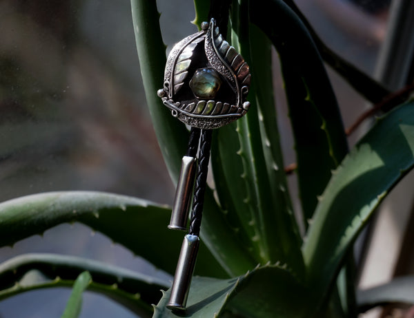 Feather Nest Labradorite Bolo Tie