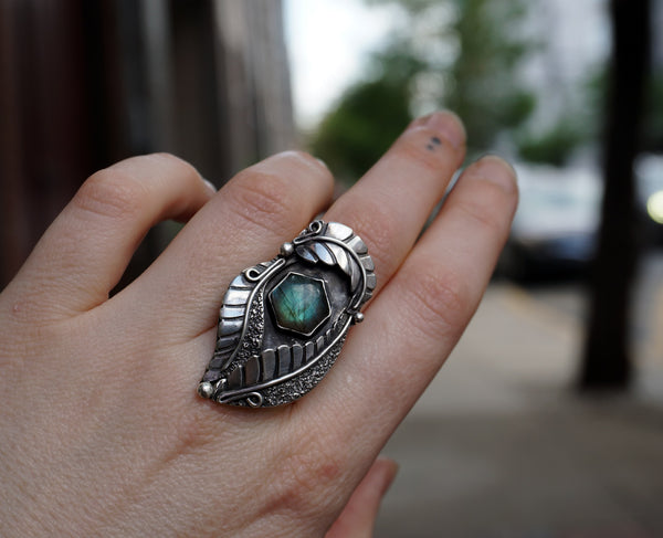 Feather Nest Labradorite Ring|Size 7