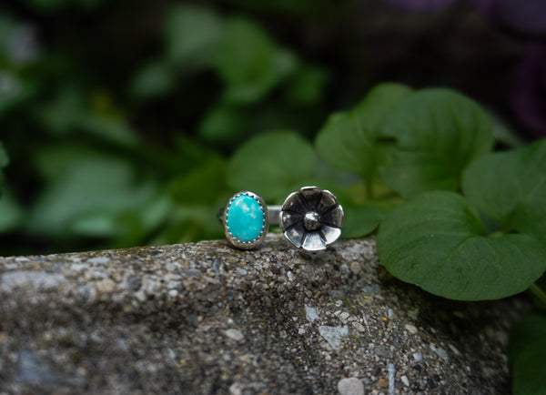Lei Bloom Adjustable Ring Size 6 1/2ish